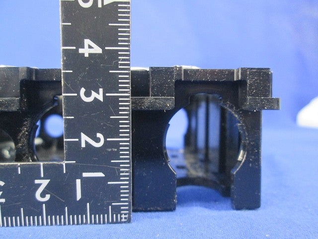 住宅用スイッチボックス 3コ用 セパレータ付・木ねじなし(5個入)(キズ・汚れ有) DM80302
