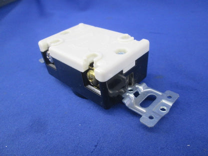 引掛埋込コンセント(5個入)(キズ・汚れ有) WF2320K