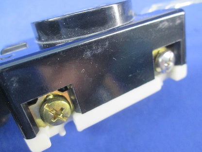 引掛埋込コンセント(5個入)(キズ・汚れ有) WF2320K