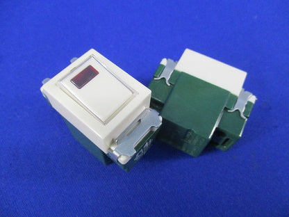 埋込パイロットスイッチC3路(2個入)(汚れ有) WN5242