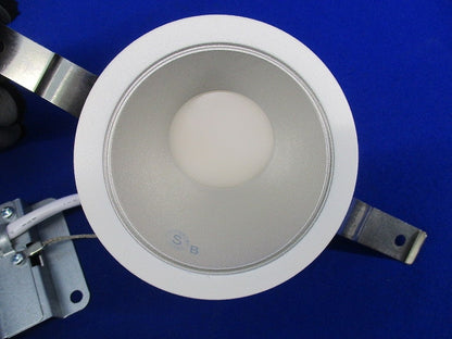 LEDコンフォートダウンライトφ75 AD1248W27-A