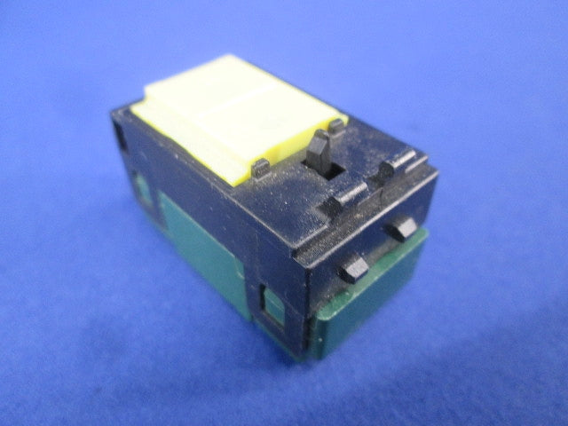 埋込｢入｣｢切｣表示スイッチ(ホワイト)ハンドルカバーなし(2個入)(キズ・汚れ有) WTC525133W