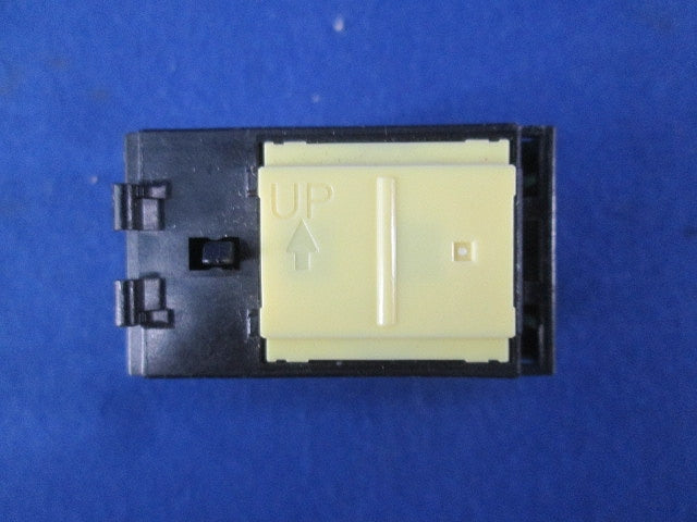 埋込｢入｣｢切｣表示スイッチ(ホワイト)ハンドルカバーなし(2個入)(キズ・汚れ有) WTC525133W