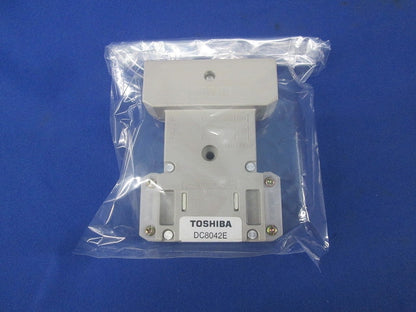 アース付抜け止めダブルコンセント キズ・汚れ有 DC8042E