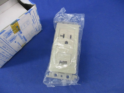 埋込コンセント(ホワイト)利休色 National WTF1931