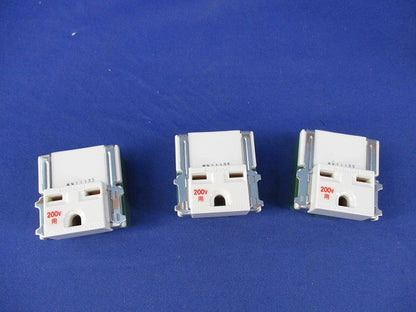 15A埋込接地コンセント(3個入) WN11122