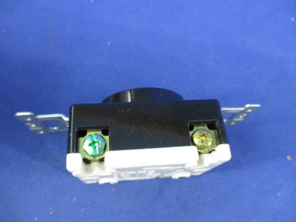 接地3P20A引掛埋込コンセント(4個入) WF2420K