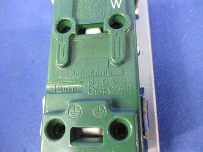 埋込アースターミナル付ダブルコンセント(5個入) WN1532K