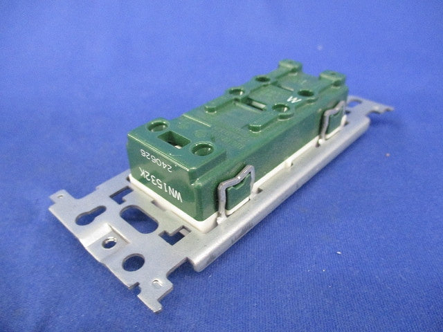 埋込アースターミナル付ダブルコンセント(5個入) WN1532K