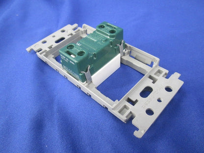 埋込シングルコンセント(取付枠付)(10セット入) WN1001SW