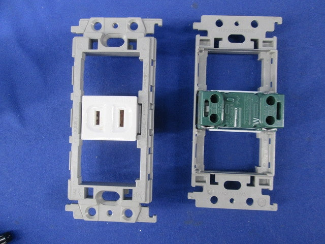 埋込シングルコンセント(取付枠付)(10セット入) WN1001SW