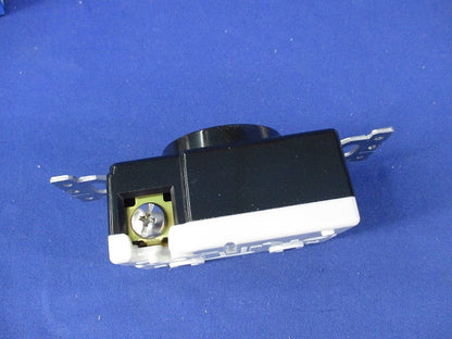 3P30A引掛埋込コンセント(ブラック) WF2331B