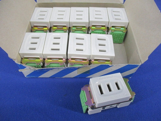 3極コンセント(10個入) WCH1303W