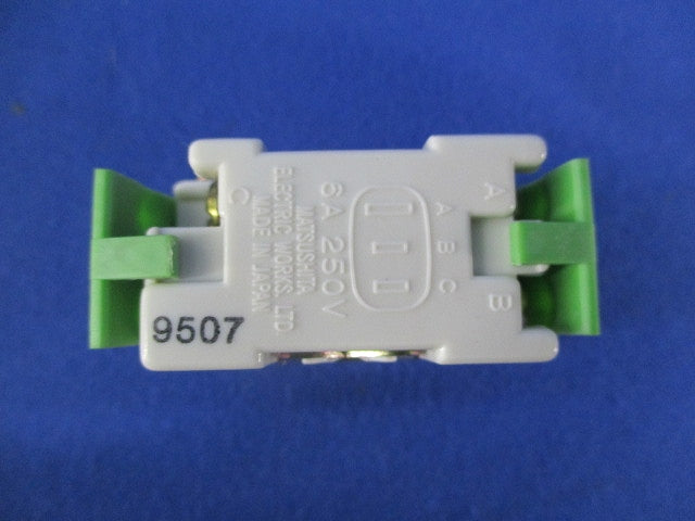 3極コンセント(10個入) WCH1303W