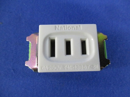 3極コンセント(10個入) WCH1303W