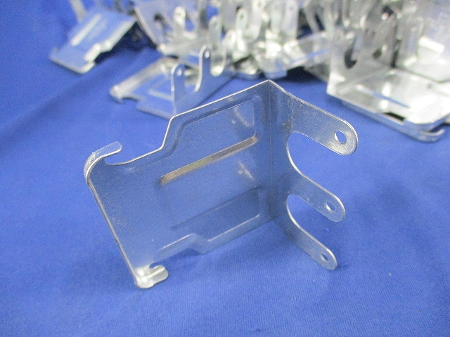 二重天井用金具(60個入) AKC2