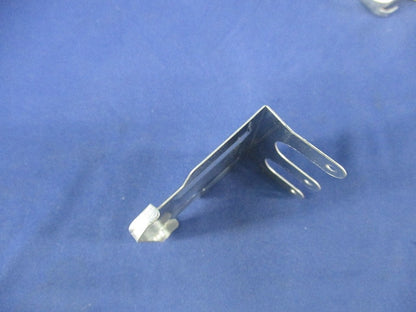 二重天井用金具(60個入) AKC2