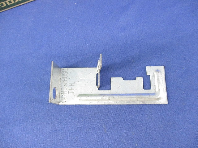 二重天井用金具 野ぶち受け材吊り金具(18個入) TFH1