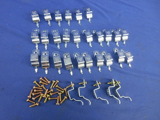 角パイプ用ボックス支持金具(31個入) KT1U