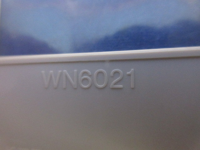 モダン角型埋込コンセントプレート(8枚入)(ミルキーホワイト) WN6021