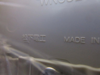 モダン角型埋込コンセントプレート(8枚入)(ミルキーホワイト) WN6021