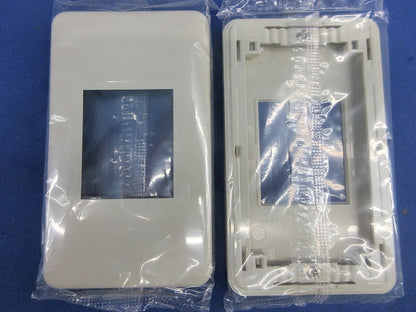 モダン角型埋込コンセントプレート(8枚入)(ミルキーホワイト) WN6021