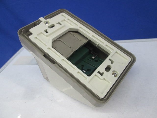 アースターミナル付フル防水コンセント(キズ・汚れ有) WK2111K