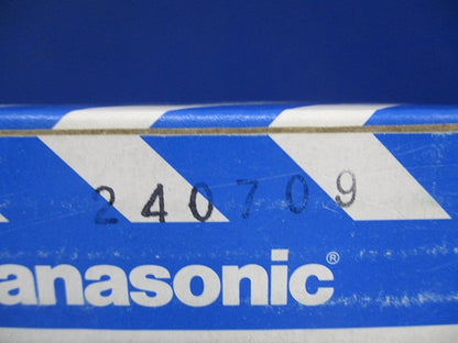 コンセント付引掛埋込ローゼット ミルキーホワイト フル端子 送り端子付 10個入 WG6420WK-10