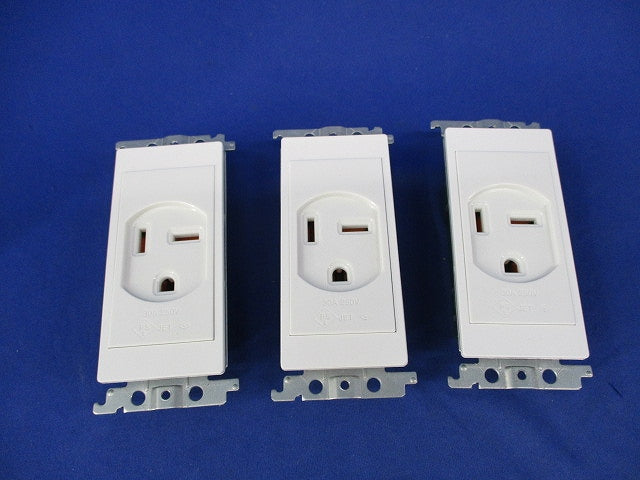 小型接地2P30A埋込コンセント(3個入)(ホワイト) WTN3730W