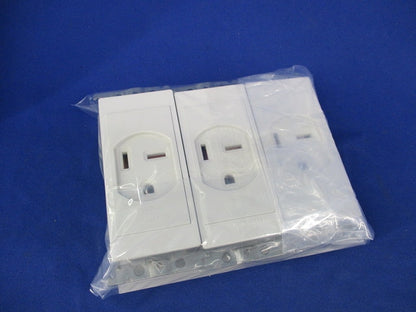 小型接地2P30A埋込コンセント(3個入)(ホワイト) WTN3730W