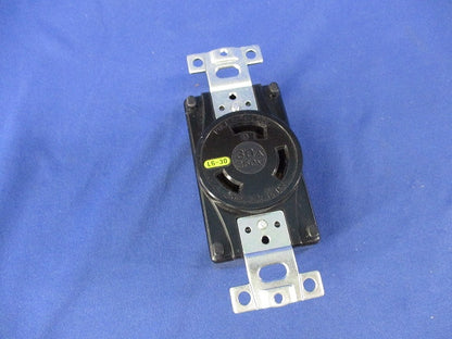 引掛形埋込コンセント 30A 3320-L6