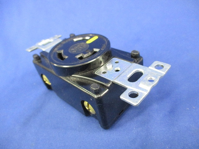 引掛形埋込コンセント 30A 3320-L6