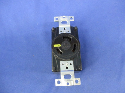 引掛形埋込コンセント 30A 3320-L6