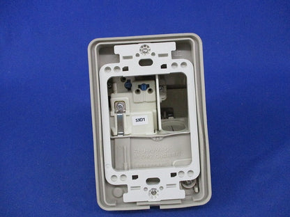 アースターミナル付防雨形入線機能付抜止接地コンセント JW-B-9GCE