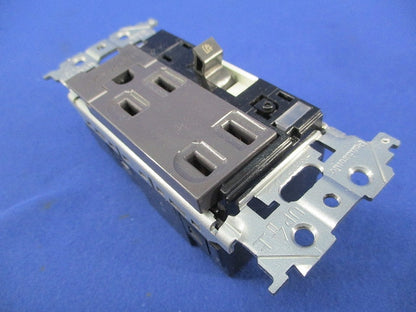 感熱・トラッキングお知らせコンセント(グレー) WTL35123HK