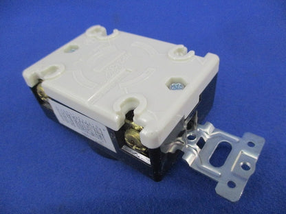 接地3P20A引掛埋込コンセント WF2420K