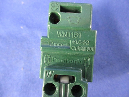 埋込抜け止め接地コンセント(5個入)(キズ・汚れ有) WN1161