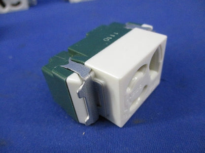 埋込抜け止め接地コンセント(5個入)(キズ・汚れ有) WN1161