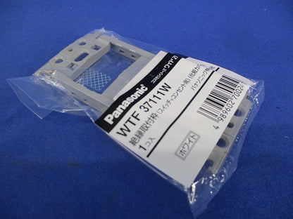 絶縁取付枠(スイッチ+コンセント用)化粧カバー付(10個入)(ホワイト) WTF37111W