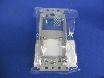 絶縁取付枠(スイッチ+コンセント用)化粧カバー付(10個入)(ホワイト) WTF37111W