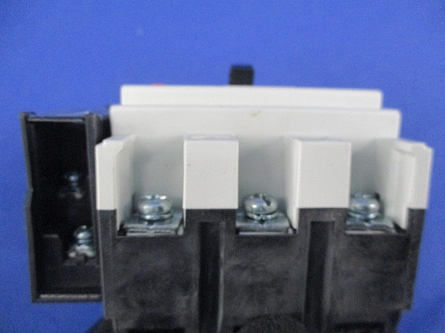 ノーヒューズ遮断器3P3E50A(アラームスイッチ付) NF50-KC