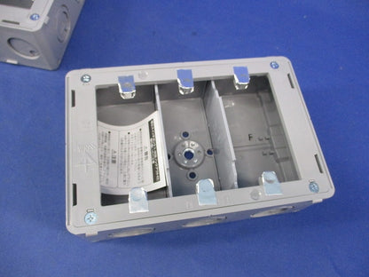 埋込スイッチボックス3コ用(平塗代付)(4個入) CSW-3NYF