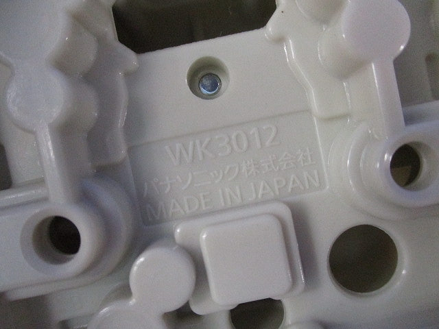 接地角型コンセント(4個入) WK3012