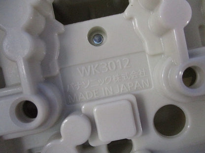 接地角型コンセント(4個入) WK3012