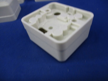 接地角型コンセント(4個入) WK3012