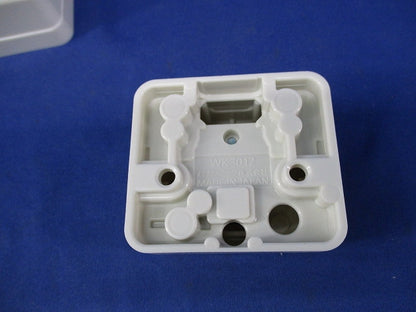 接地角型コンセント(4個入) WK3012