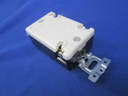 接地2P20A引掛埋込コンセント(3個入) WF2520