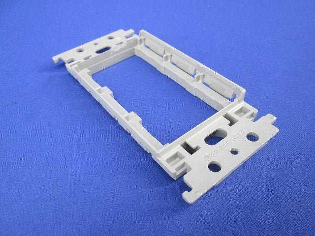 埋込絶縁コンセント取付枠(12個入) WTF3710K