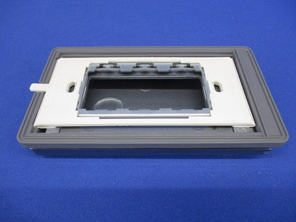 金属防滴プレート 3コ用 取付枠付 WN7803K