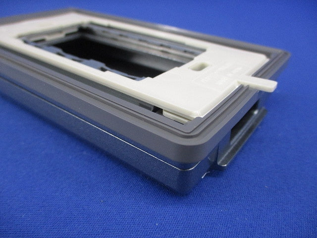 金属防滴プレート 3コ用 取付枠付 WN7803K